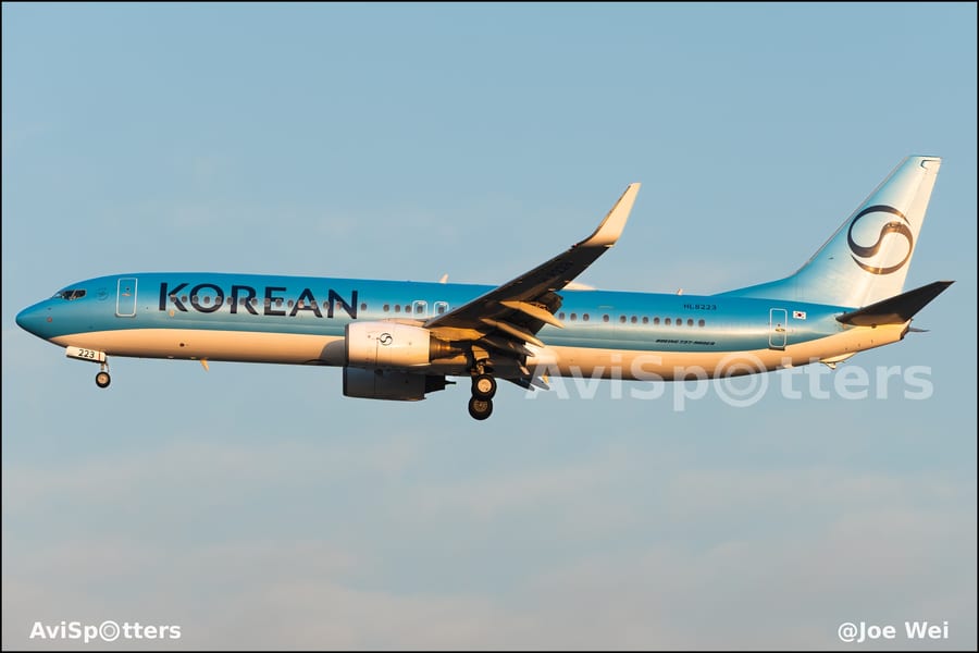 HL8223 Landing During Sunset