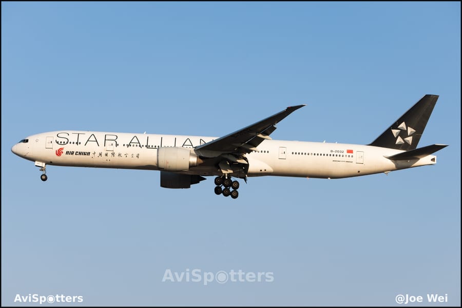 Star Alliance Livery CA77W at Sunset