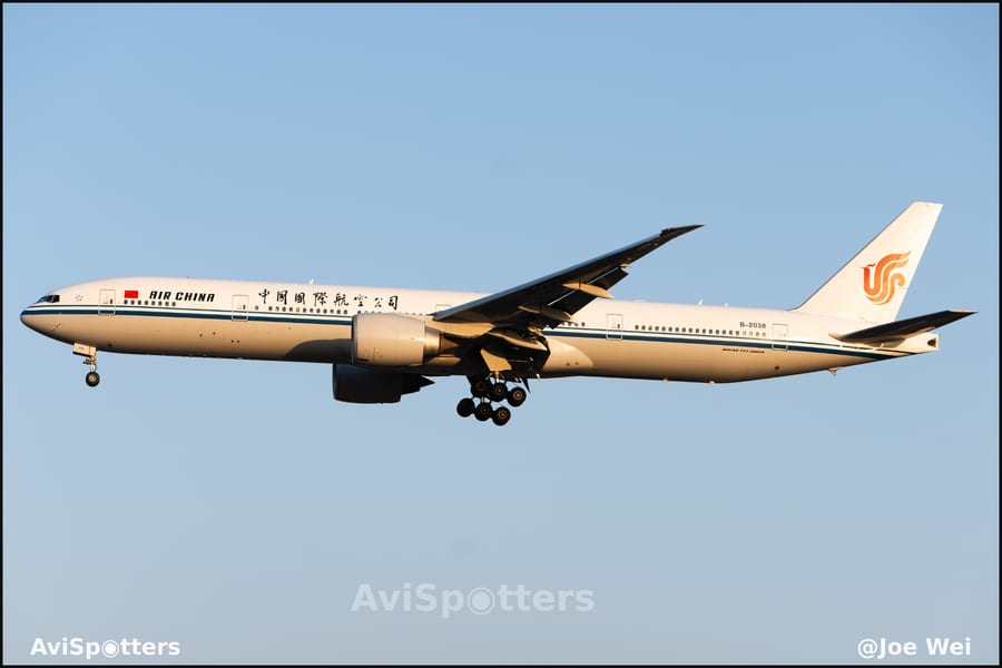 B-2038 CA77W Landing at BCIA during Sunset
